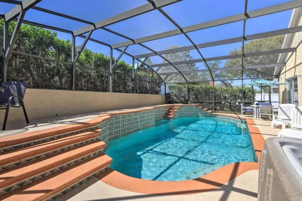 Themed villa w pool, hot tub & arcade near parks