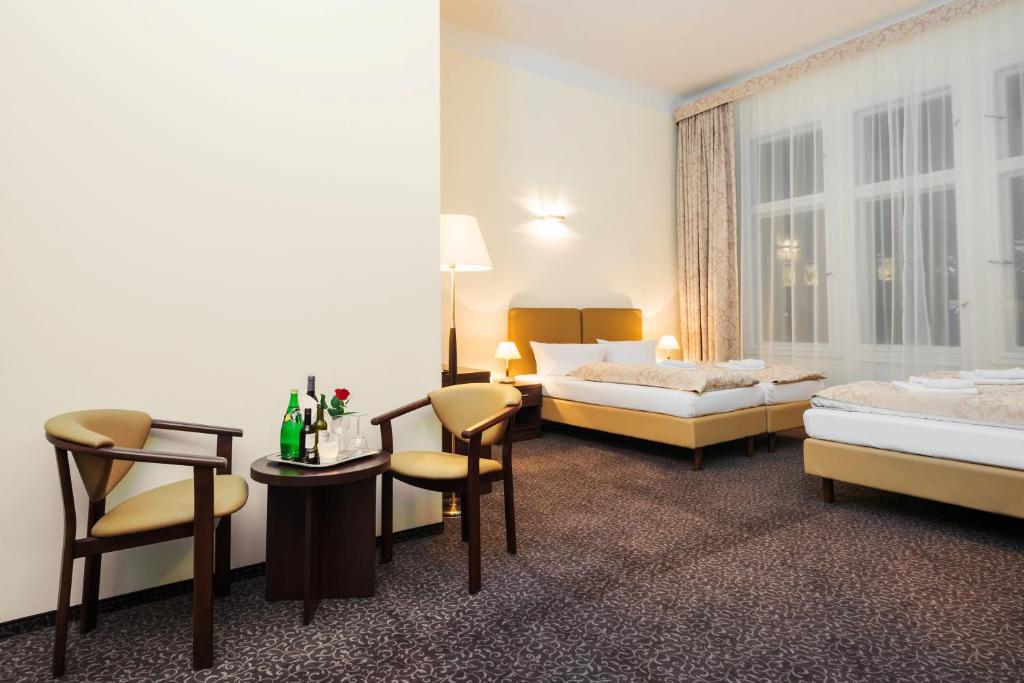 Postel nebo postele na pokoji v ubytování Upper Room Hotel Kurfürstendamm