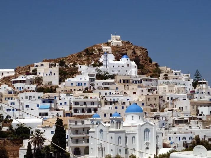 a group of white buildings on top of a hill at Four season in Ios Chora