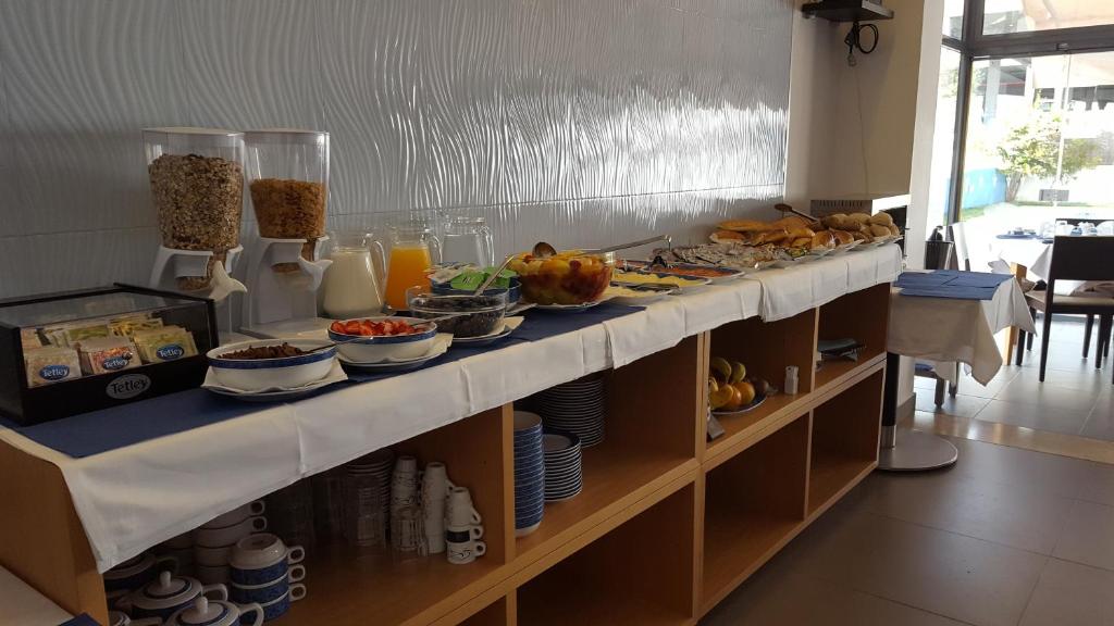 Comida en o cerca de este hotel