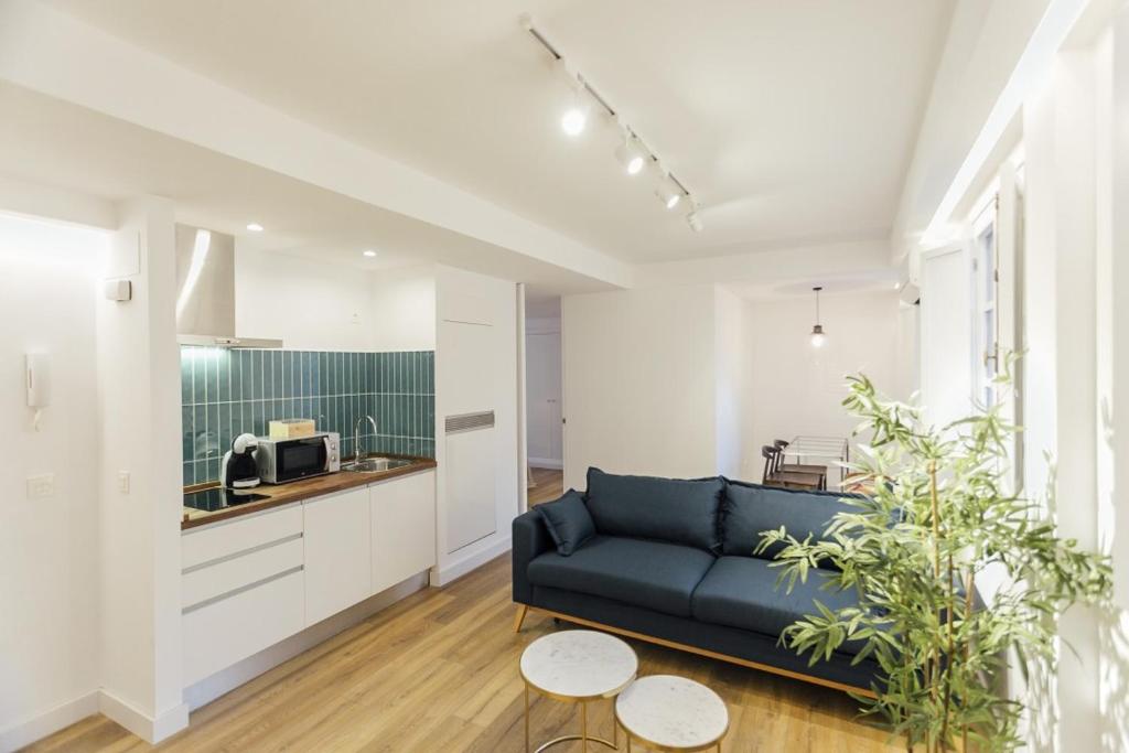 Kuchyň nebo kuchyňský kout v ubytování Decorated and renovated- 2Bd 2Bth- Center