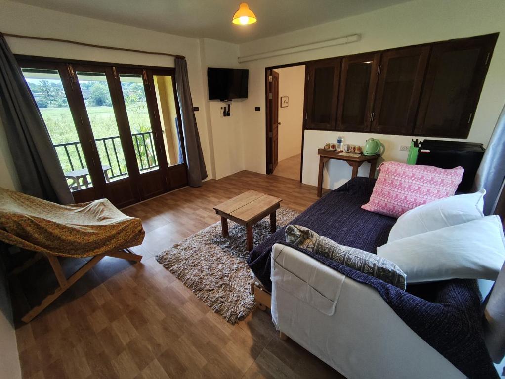 Country Retreat - 15