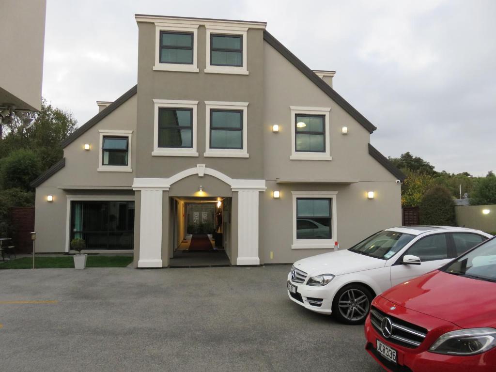 
U6 Athena Upstairs One-Bedroom Shower Unit
