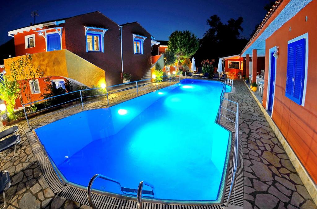 Bazén v ubytování Vliho Bay Boutique Hotel nebo v jeho okolí