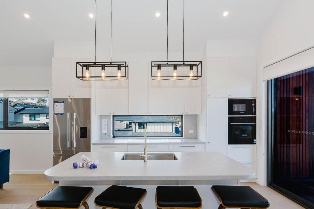 O bucătărie sau chicinetă la Rawson Retreat - 10 Rawson Street House