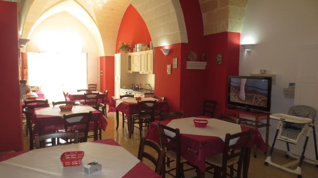 TV a/nebo společenská místnost v ubytování Antico Casale B&B