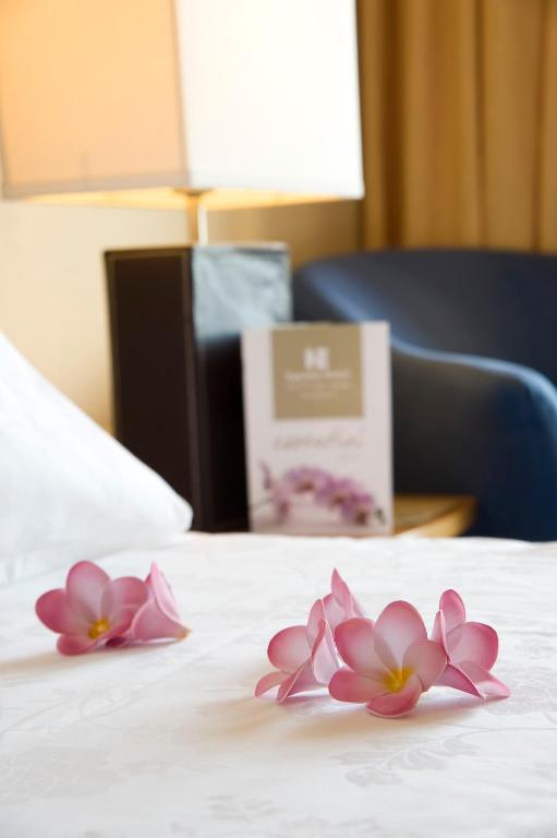 Postel nebo postele na pokoji v ubytování Egnatia City Hotel & Spa