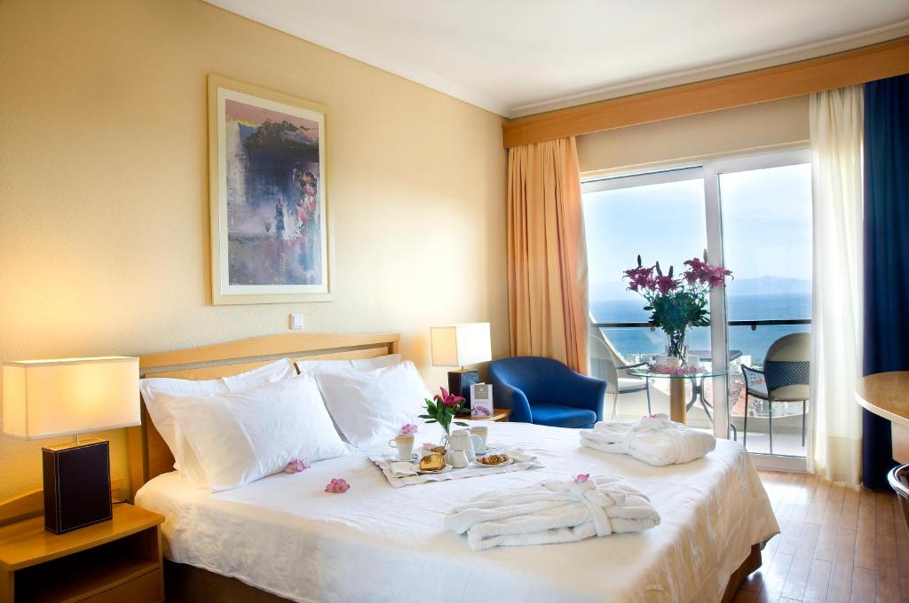 Postel nebo postele na pokoji v ubytování Egnatia City Hotel & Spa