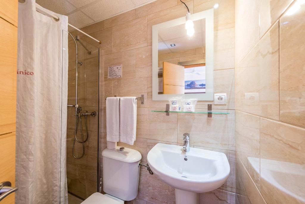 Koupelna v ubytování Hostal Residencia Europa Punico