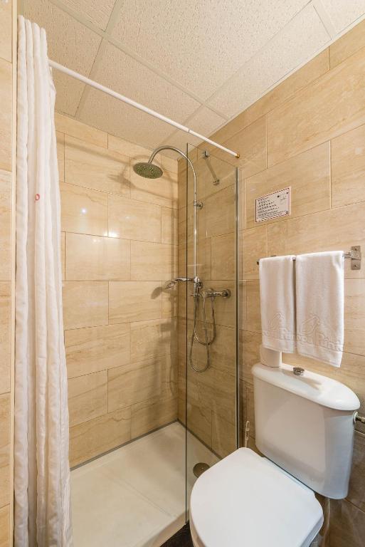 Koupelna v ubytování Hostal Residencia Europa Punico