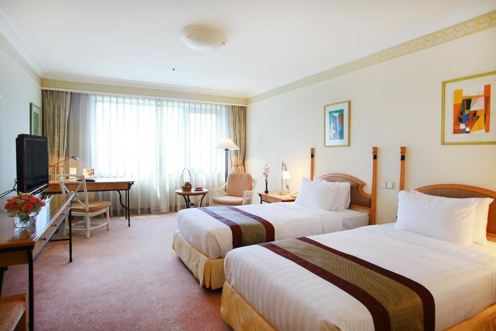 Grand Deluxe Twin Bed  Lake View