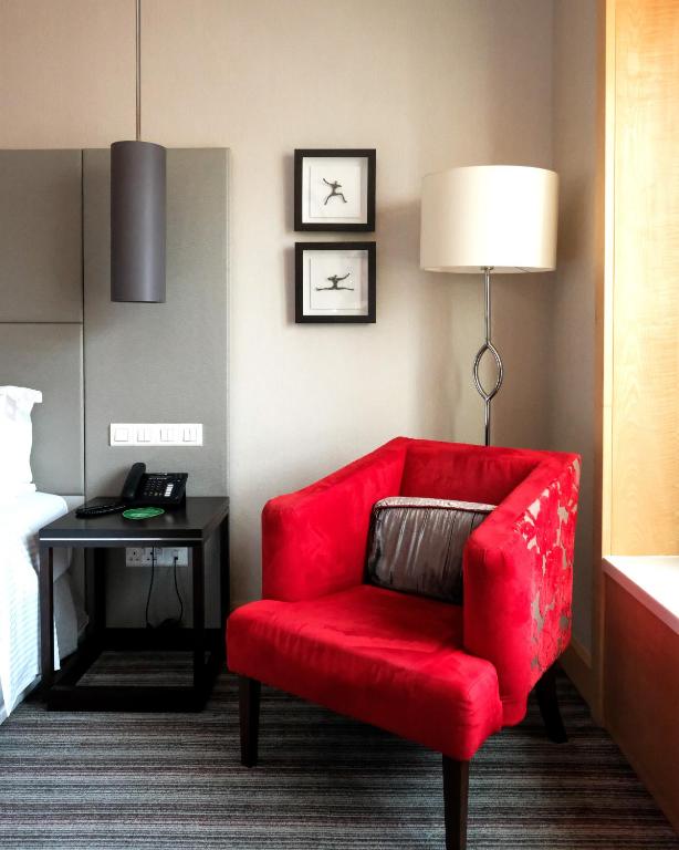 Khu vực ghế ngồi tại Carlton Hotel Singapore