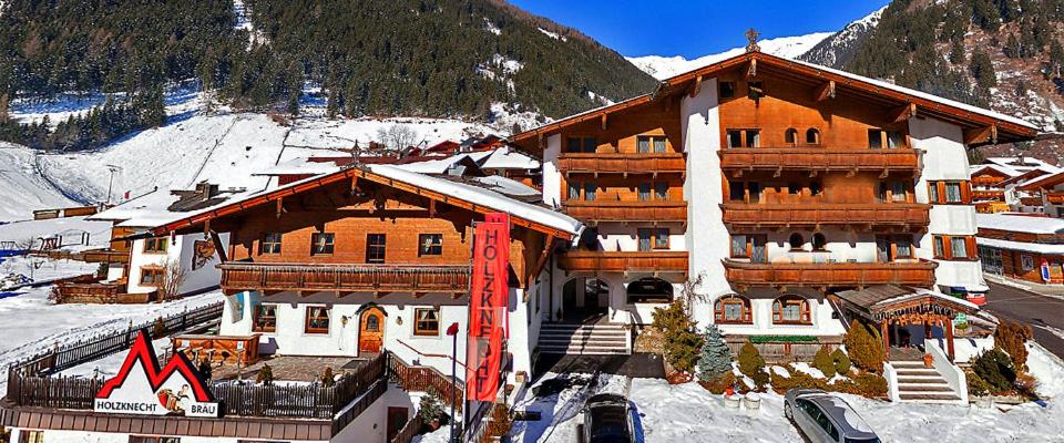 Nespecifikovaný výhled na hory nebo výhled na hory při pohledu z aparthotelu