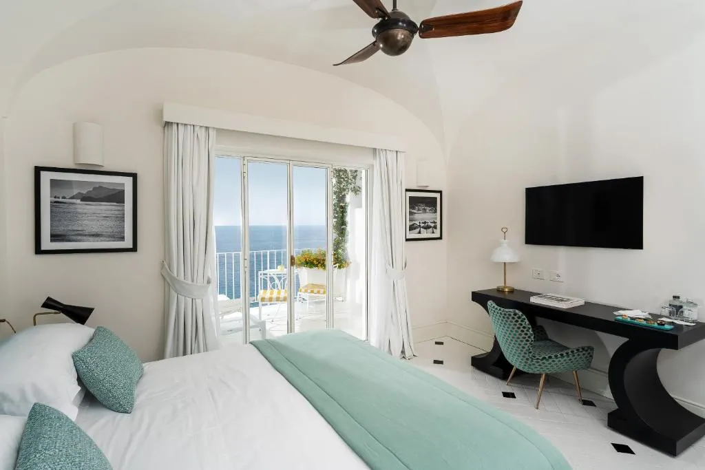 Deluxe Room with Sea View