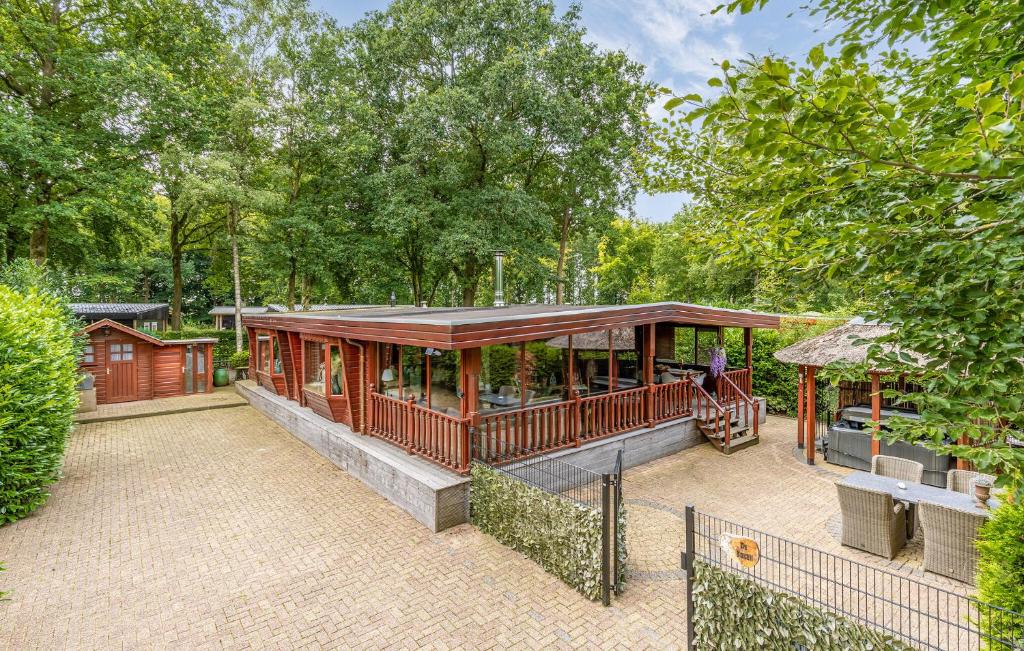 Κήπος έξω από το 3 Bedroom Awesome Home In Erm