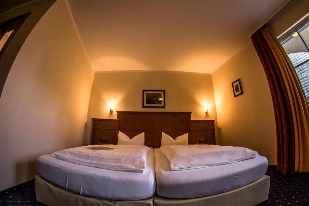 Postel nebo postele na pokoji v ubytování Hotel Blaue Ecke