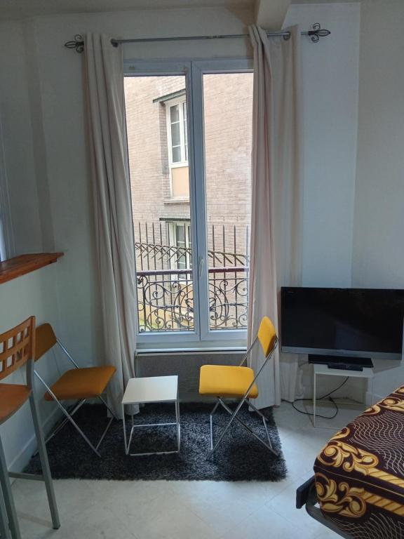 Μια τηλεόραση ή/και κέντρο ψυχαγωγίας στο TPSA20- ROOM Bis