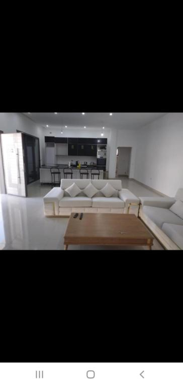 O bucătărie sau chicinetă la Villa tagermess