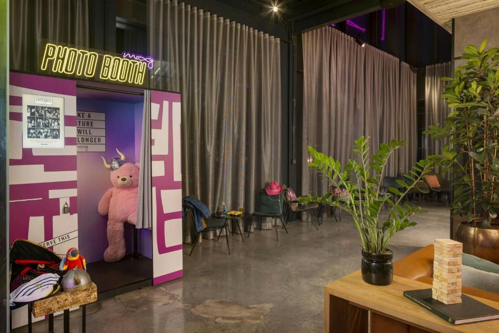 Moxy York - Resim 13