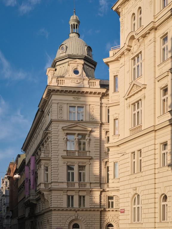 Sir Prague, part of Sircle Collection - Resim 42