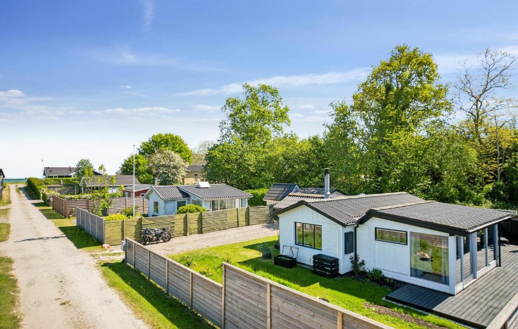 Το κτήριο όπου στεγάζεται  η παραθεριστική κατοικία