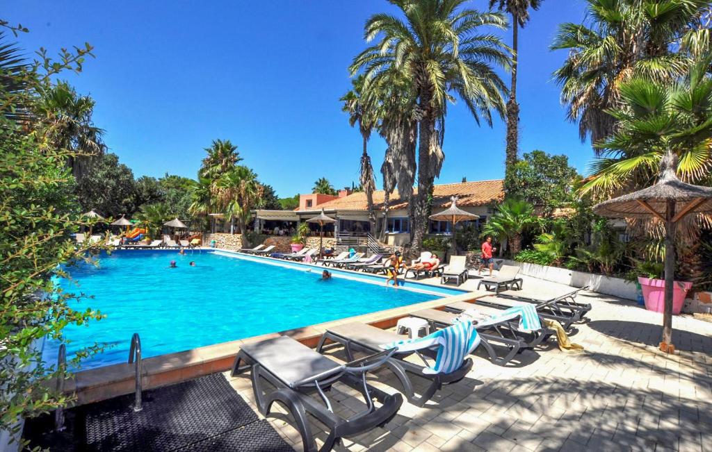 Πισίνα στο ή κοντά στο 1 Bedroom Beautiful Apartment In Canet-En-Roussillon