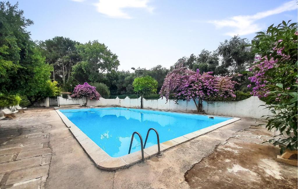 Πισίνα στο ή κοντά στο 5 Bedroom Stunning Home In Vico Del Gargano