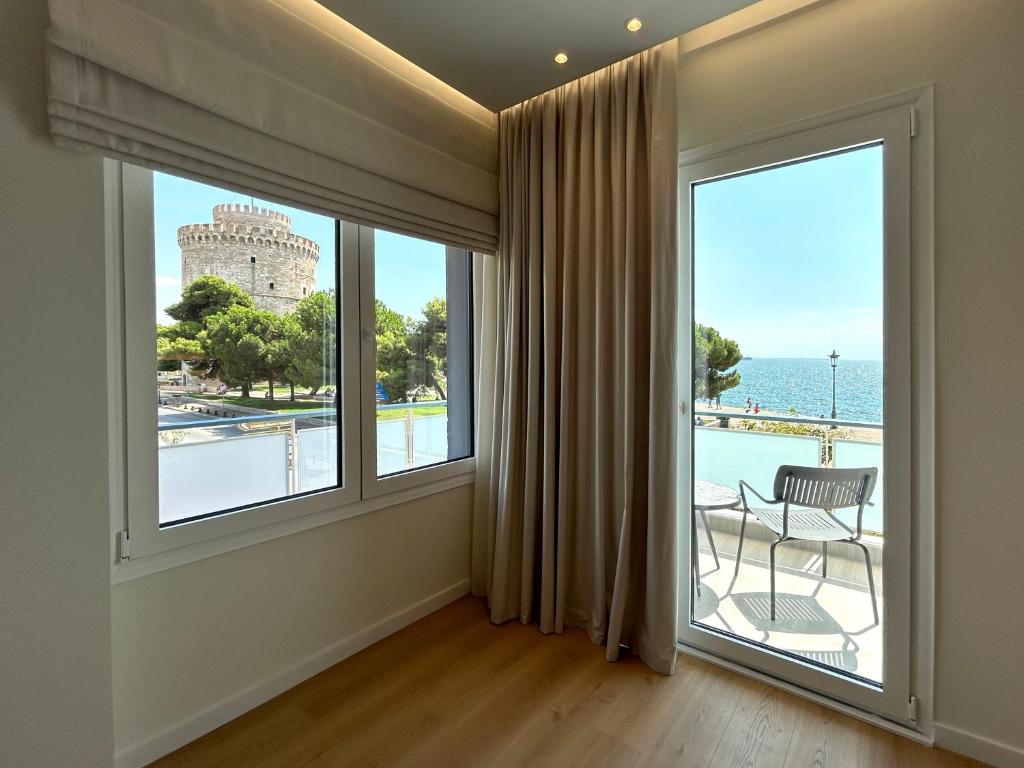 Luxury White Tower Suites - 15