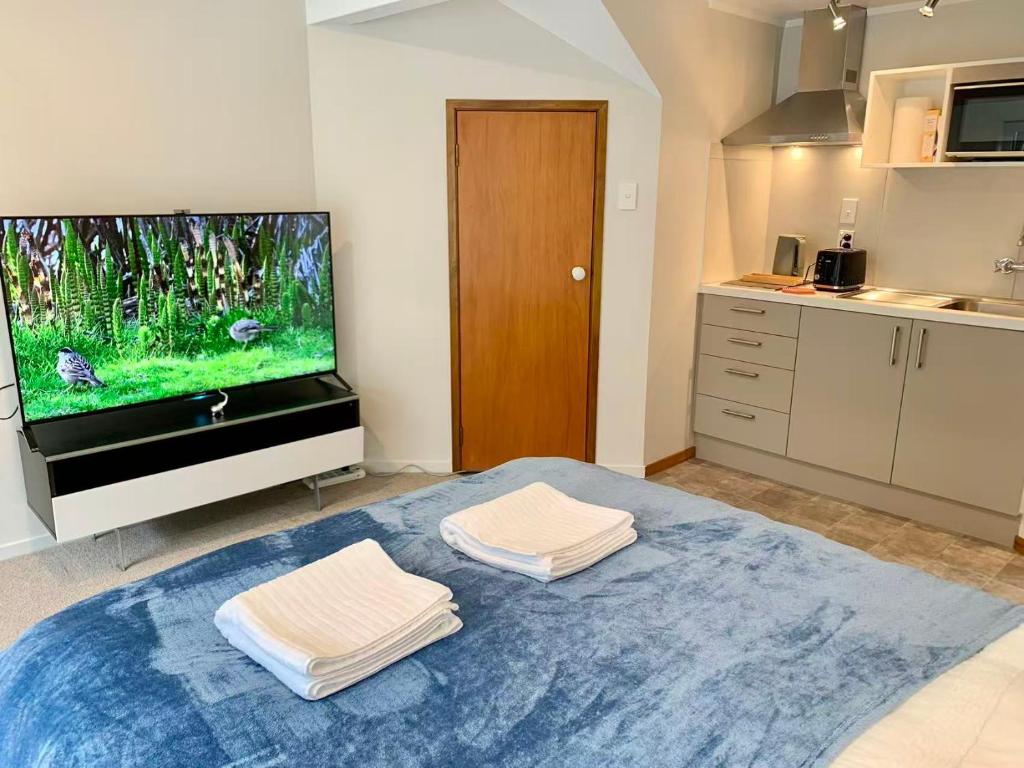 Castor Bay Coastal Escape Walk to Beach - Resim 4