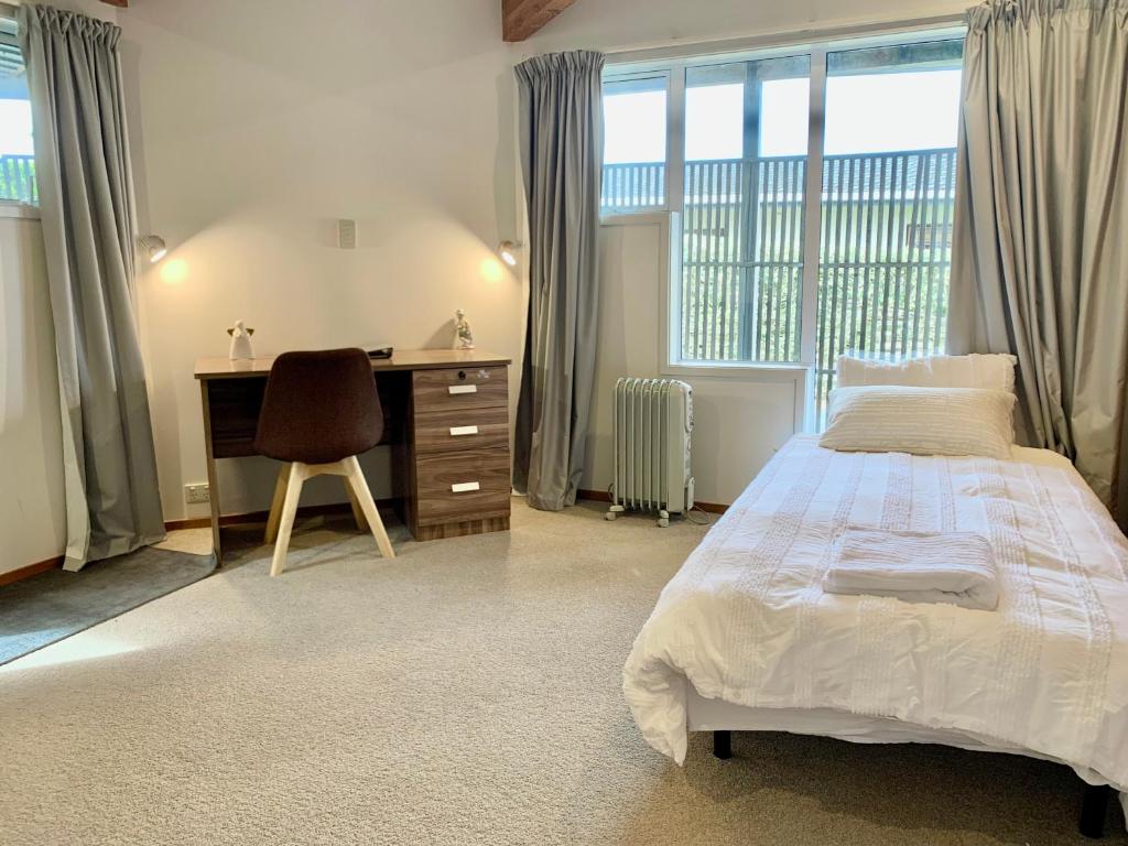 Castor Bay Coastal Escape Walk to Beach - Resim 2