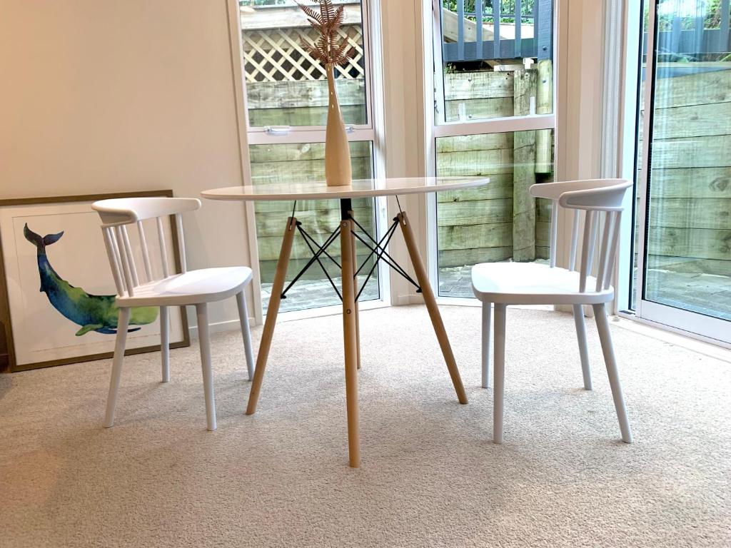 Castor Bay Coastal Escape Walk to Beach - Resim 10