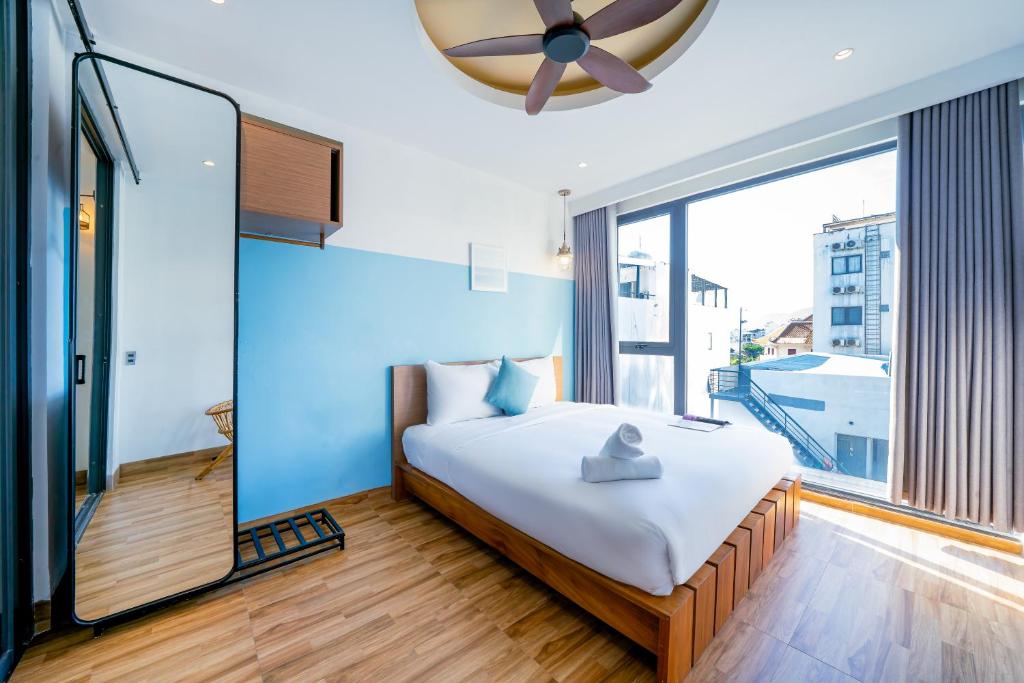 Giường trong phòng chung tại Sea Vista Boutique Hotel & Apartment