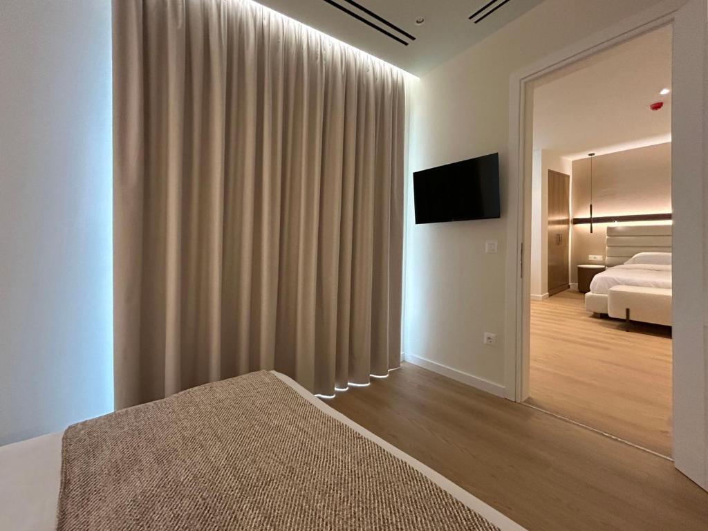 Luxury White Tower Suites - 9