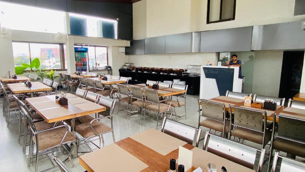 Gallery image of Hotel Emersion Residency in Jāmb