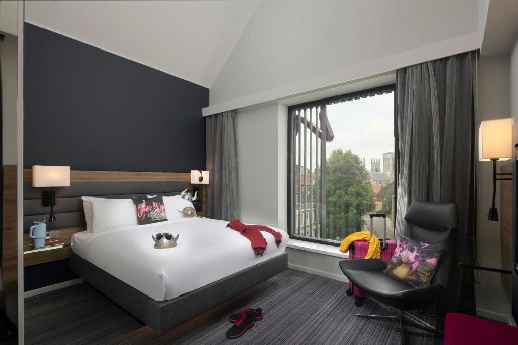 Moxy York - 