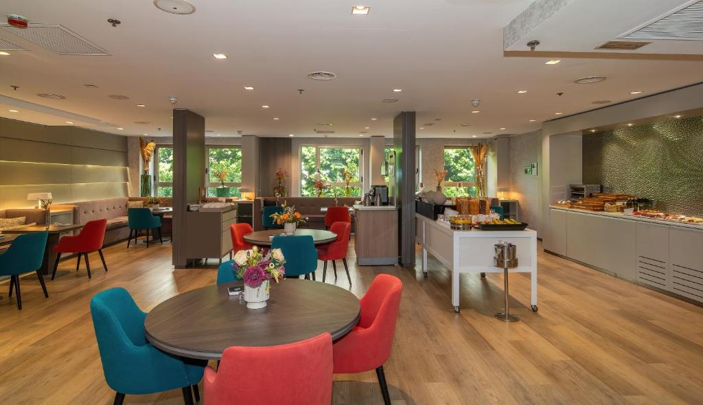 SH Colón Valencia - Resim 31