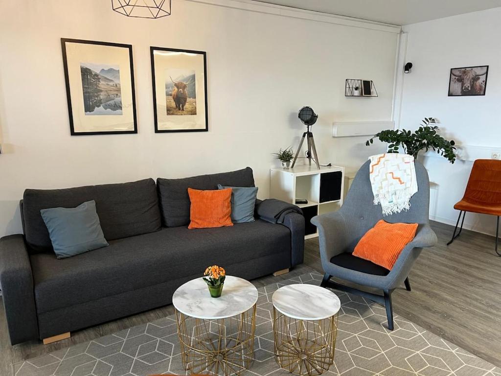 a living room with a couch and a chair at Schwarzwald Lodge EG - Perfekt für Familien in Calw