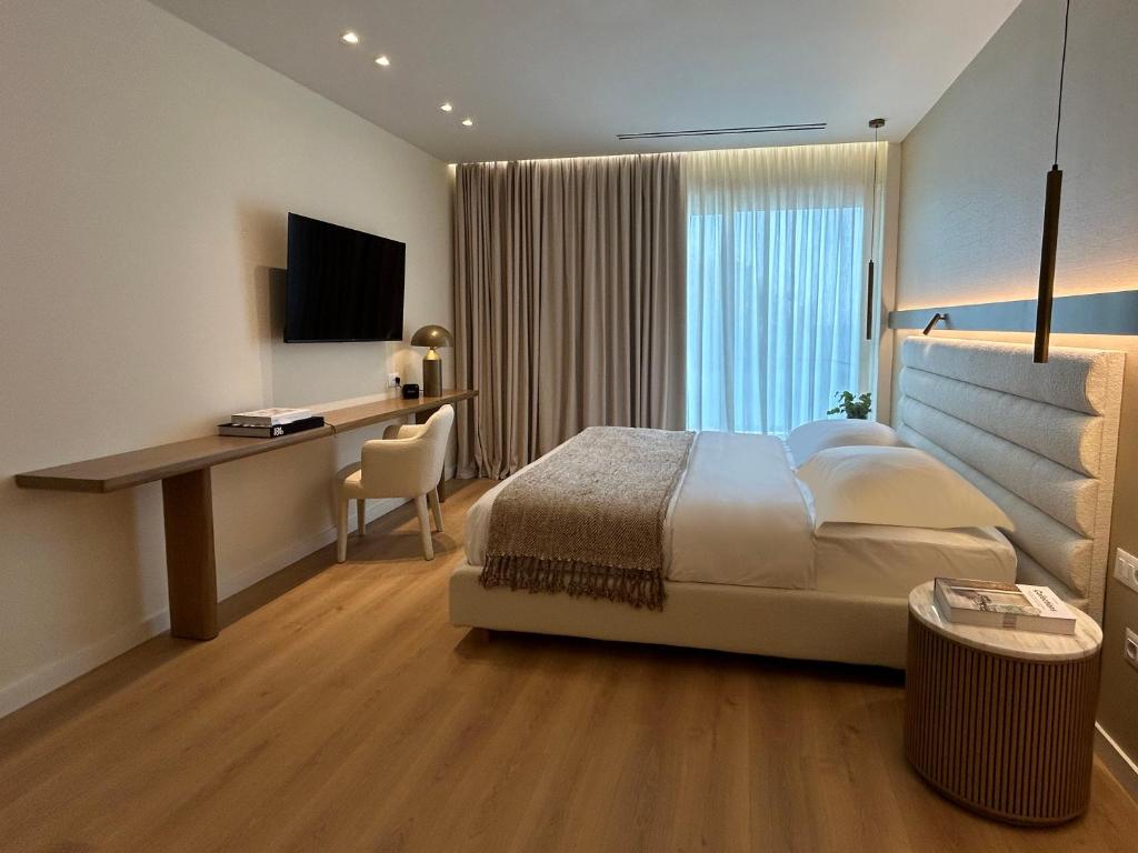 Luxury White Tower Suites - 17