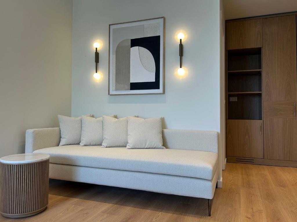 Luxury White Tower Suites - Resim 35