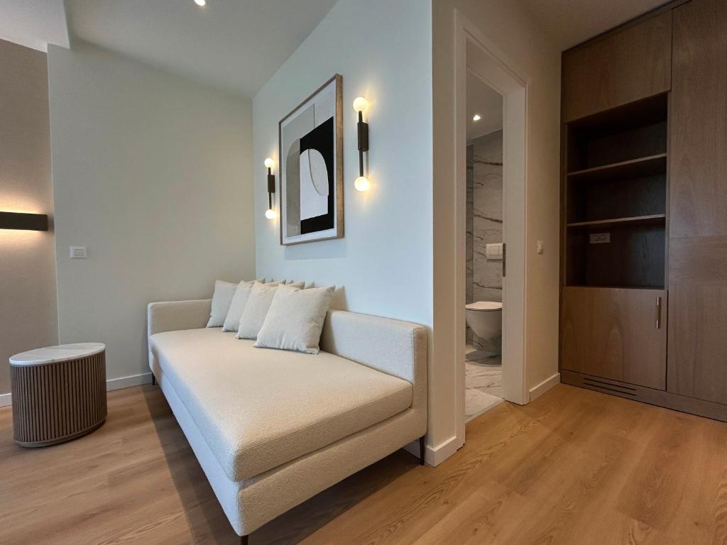 Luxury White Tower Suites - Resim 36