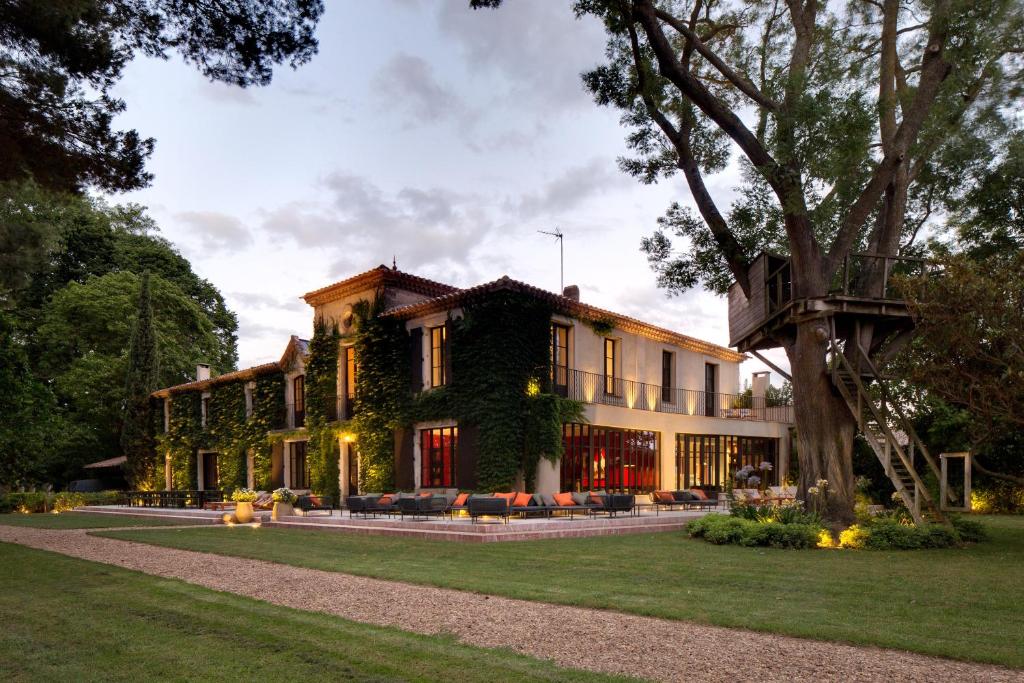 Domaine de la JASSO, Demeure de grand luxe au pied de la Cité de Carcassonne, piscines et parc animalier
