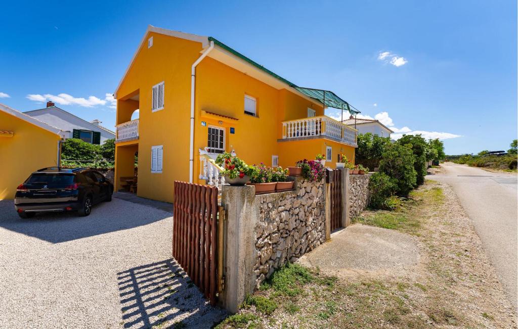 1 Bedroom Stunning Apartment In Razanac