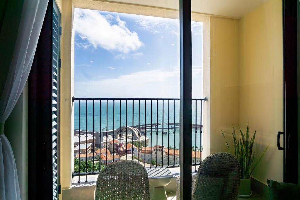 Sole Casa Premium 2BR Apartment w Kiss Bridge View