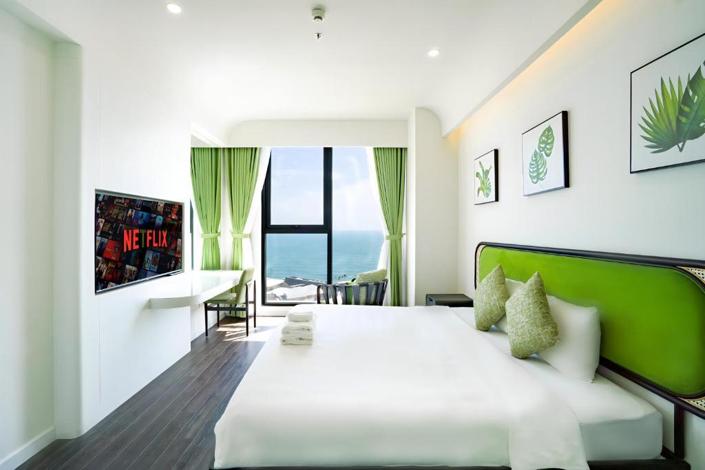 Sole Casa Premium 2BR Apartment w Kiss Bridge View