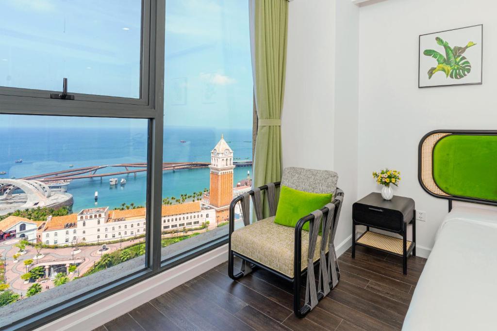 Sole Casa Premium 2BR Apartment w Kiss Bridge View