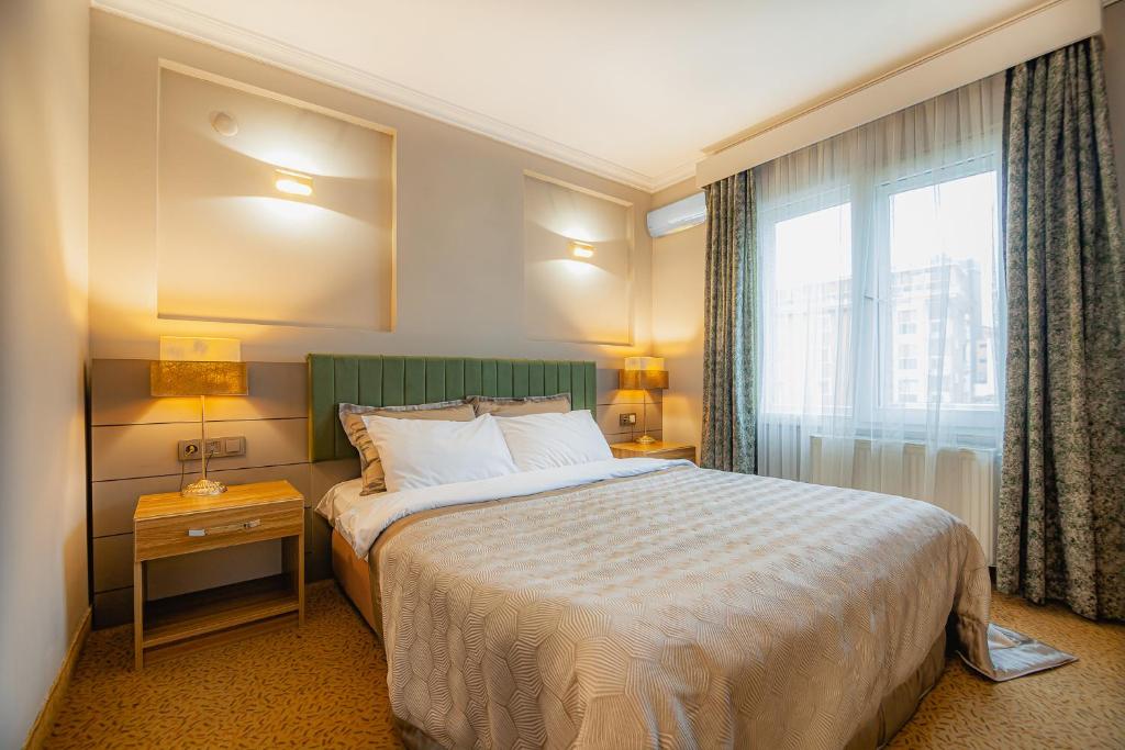 En eller flere senge i et værelse på La Palace Exclusive Design