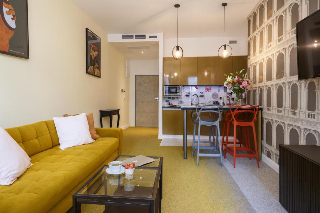 
Superior One-Bedroom Apartment
