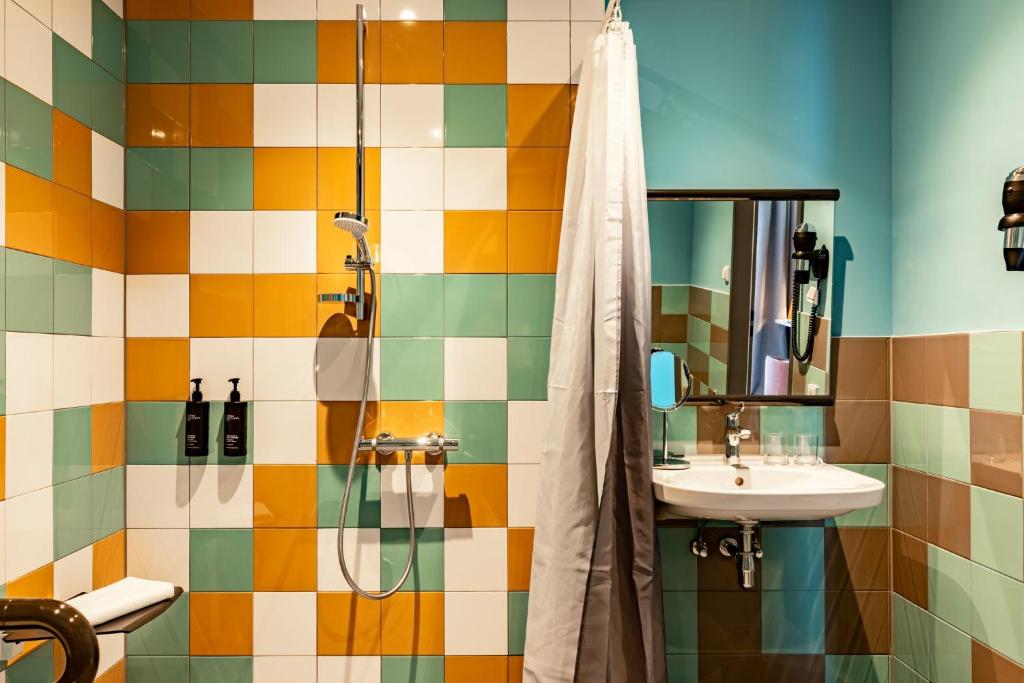 Holiday Inn - the niu, Pax Berlin Airport by IHG - Resim 14