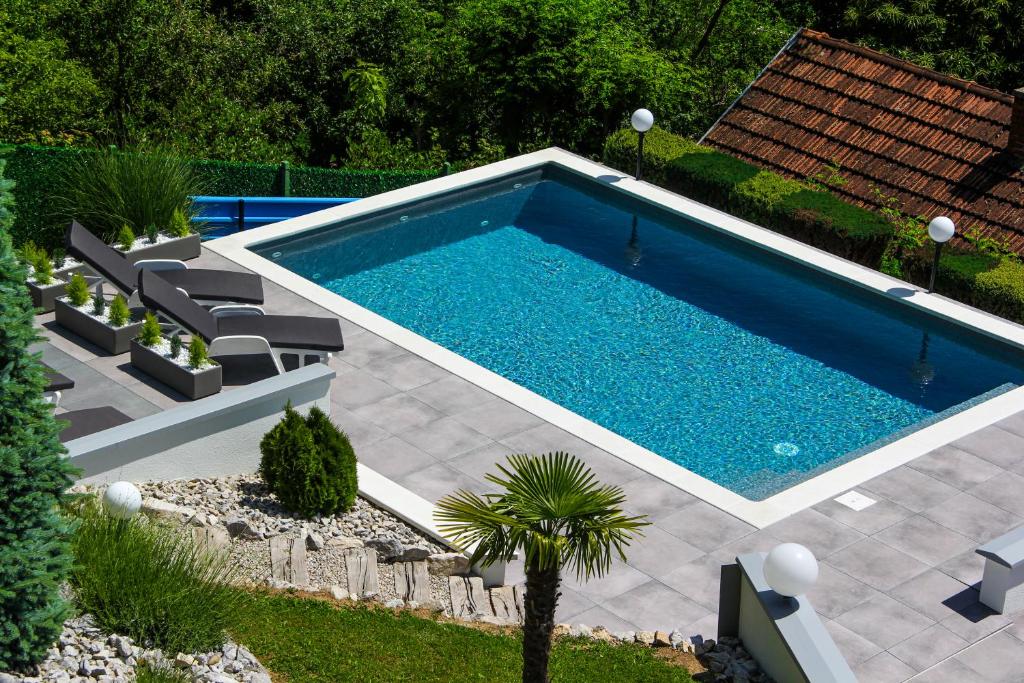an overhead view of a swimming pool in a yard at Cabin Noah in Novi Marof