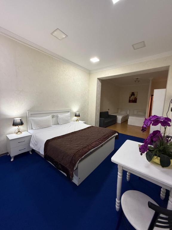 Кровать или кровати в номере Grand Boutique Hotel